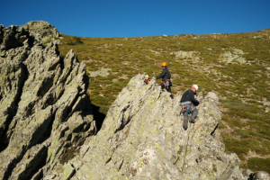 Los alumnos del Máster en Urgencias en Montaña y Medios Inhóspitos realizan prácticas de Montañismo Avanzado en el Parque Nacional de Guadarrama.